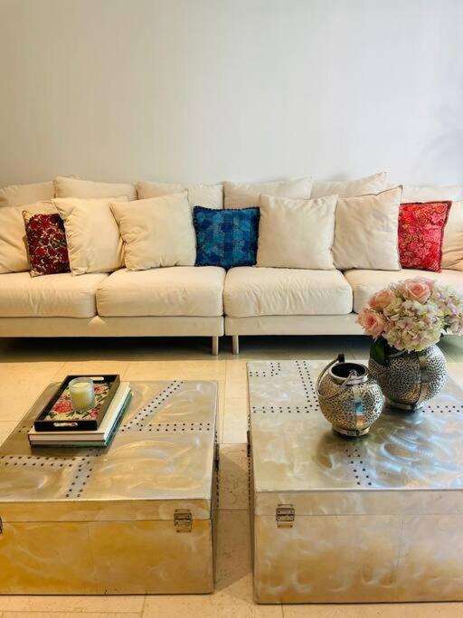 Modern Comfort - Spacious 2br In Walled *