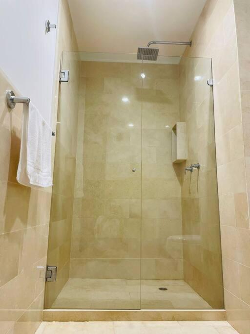 Modern Comfort - Spacious 2br In Walled Apartamento Cartagena