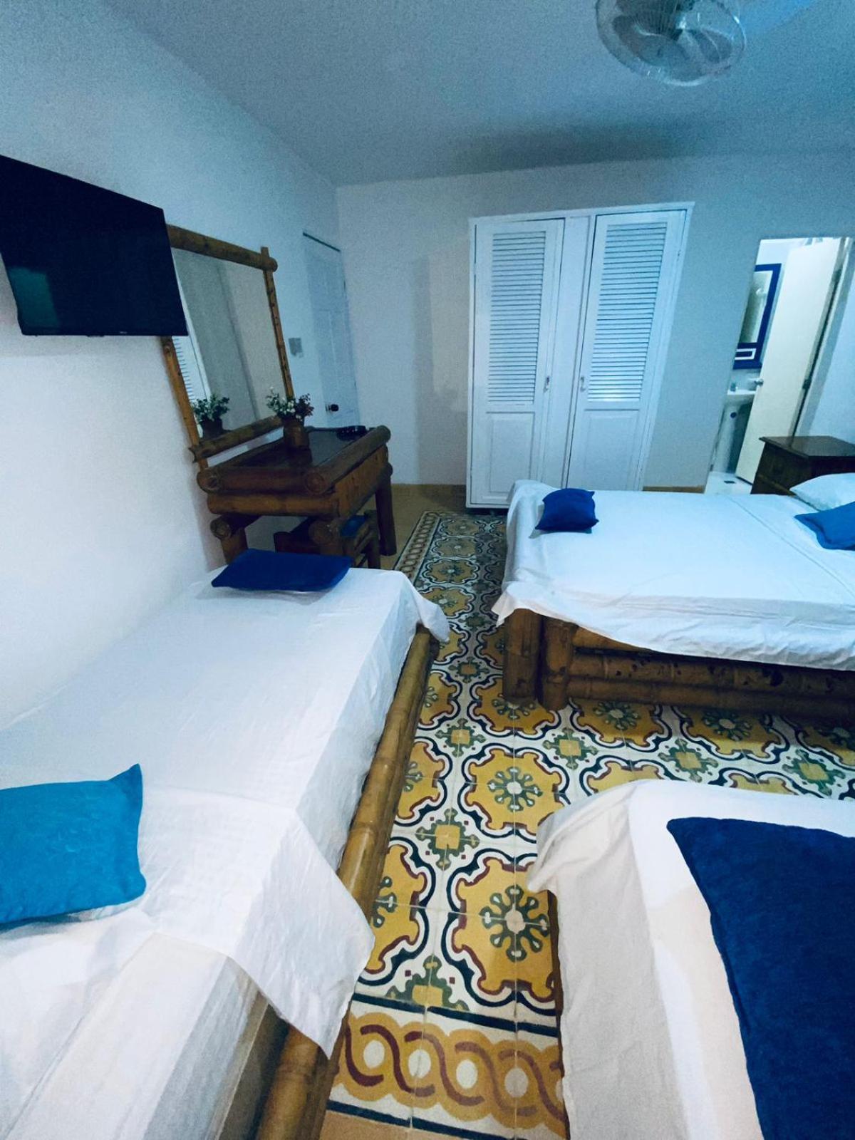 Pensión Independientes Con Bano Privado #7 Cartagena