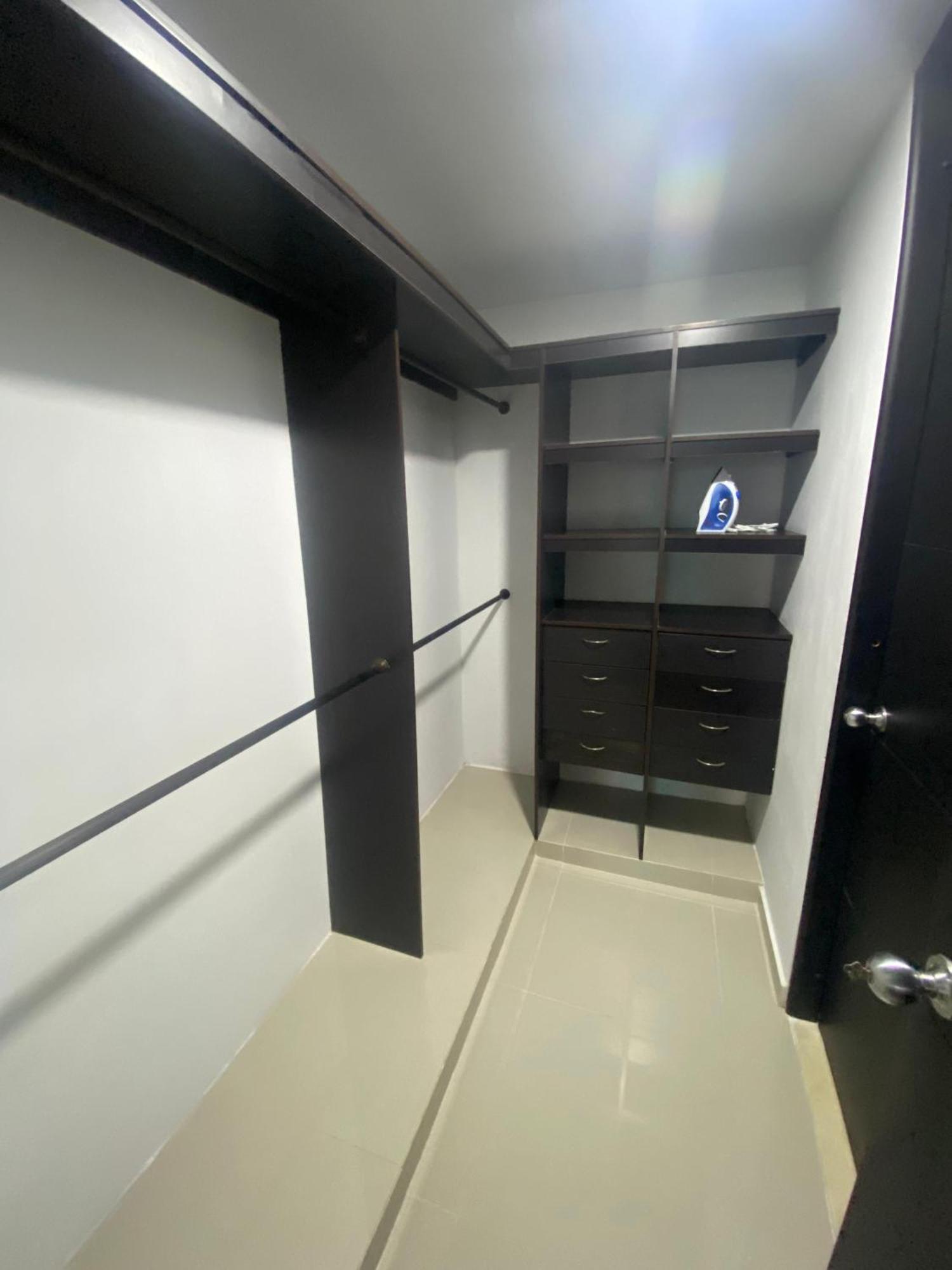 Apartamento En Crespo Con Vista Al Mar Y Ciudad *