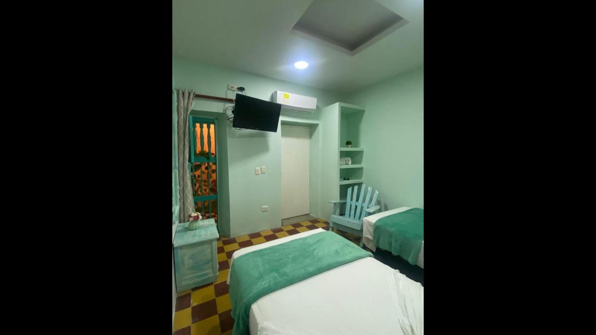4cr-1m 4 Bedroom House In Getsemani With Air Conditioning And Wifi *