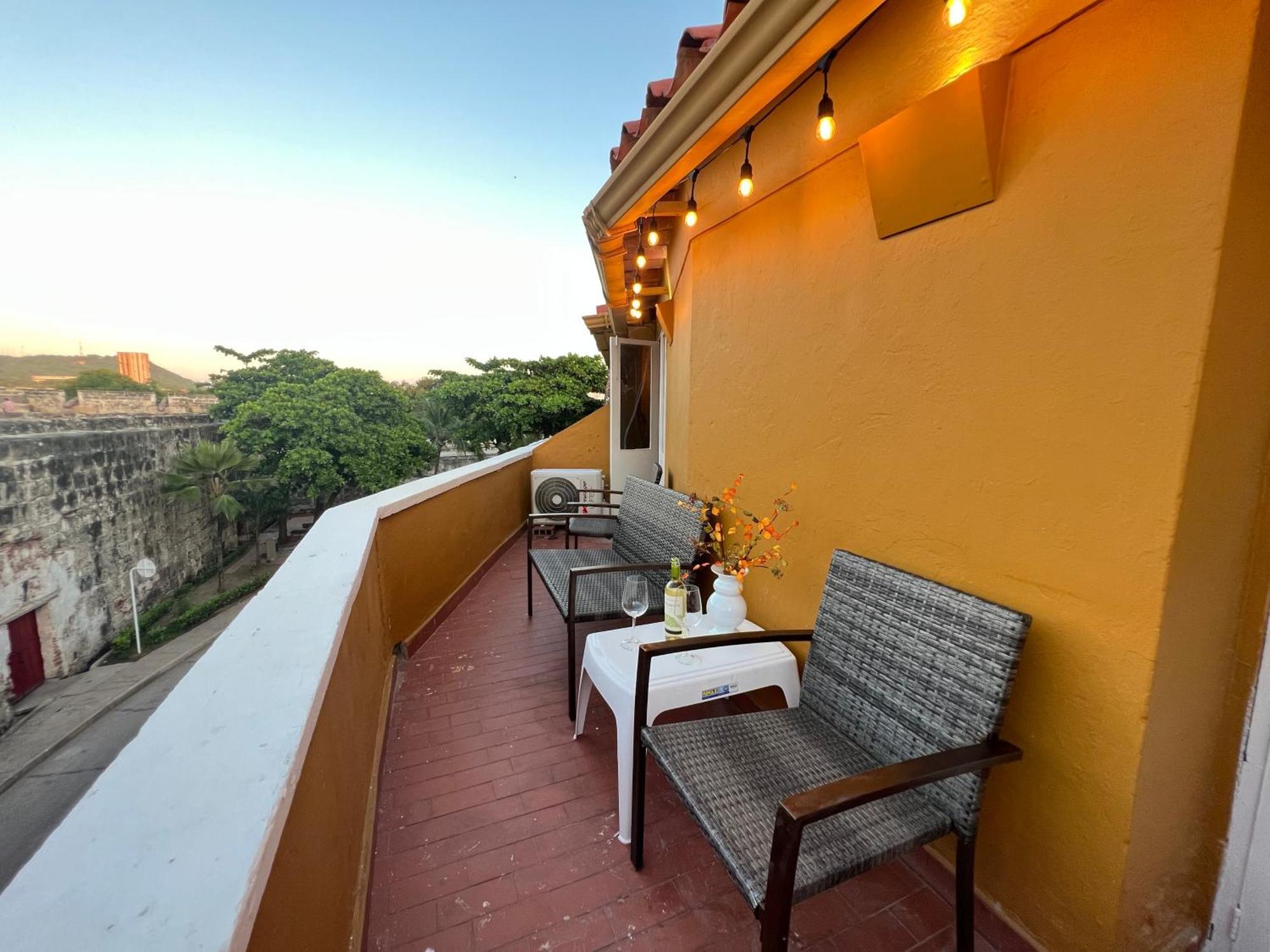 Lovely Duplex With Balcony! * Cartagena