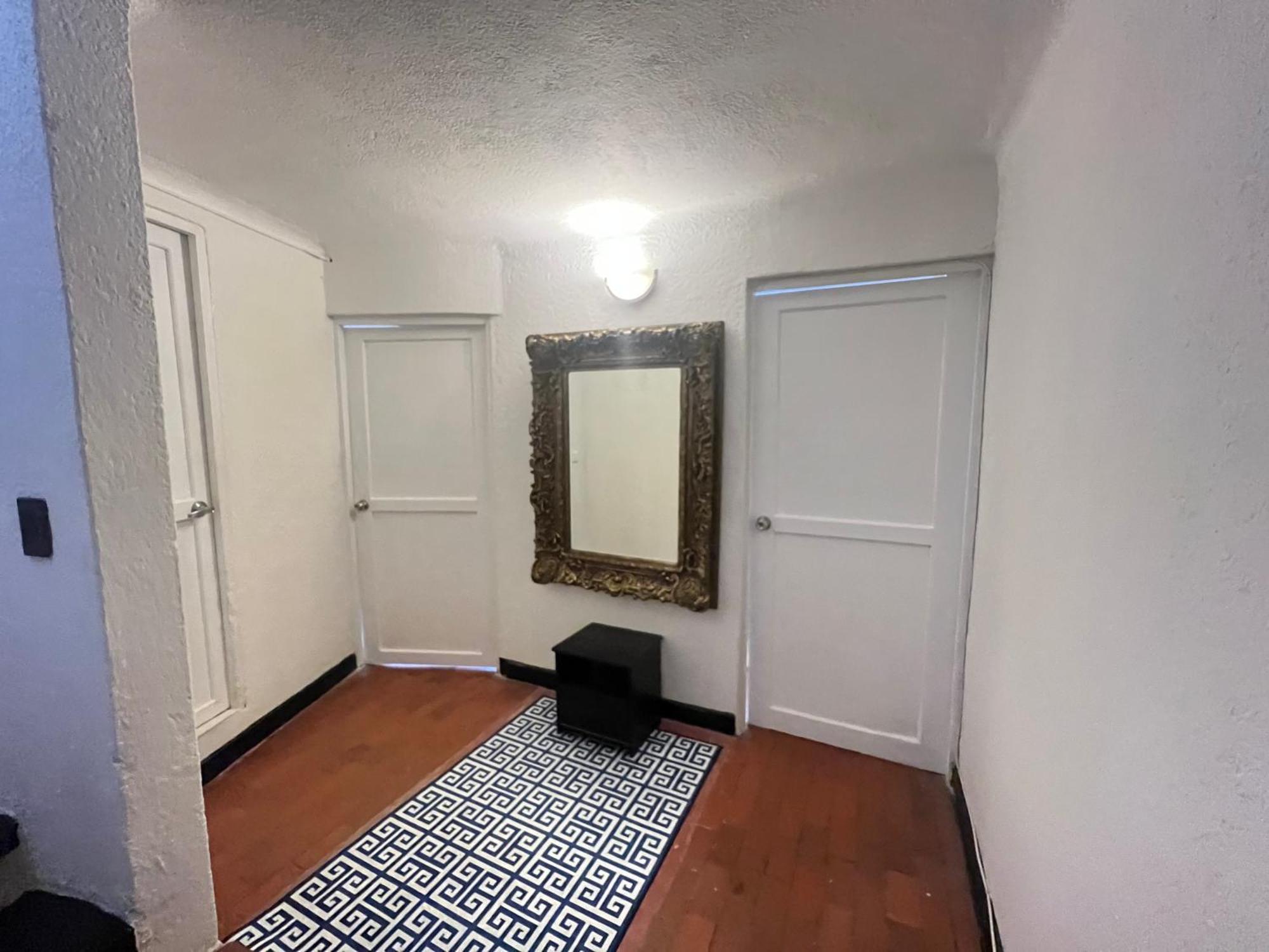 Apartamento Lovely Duplex With Balcony!