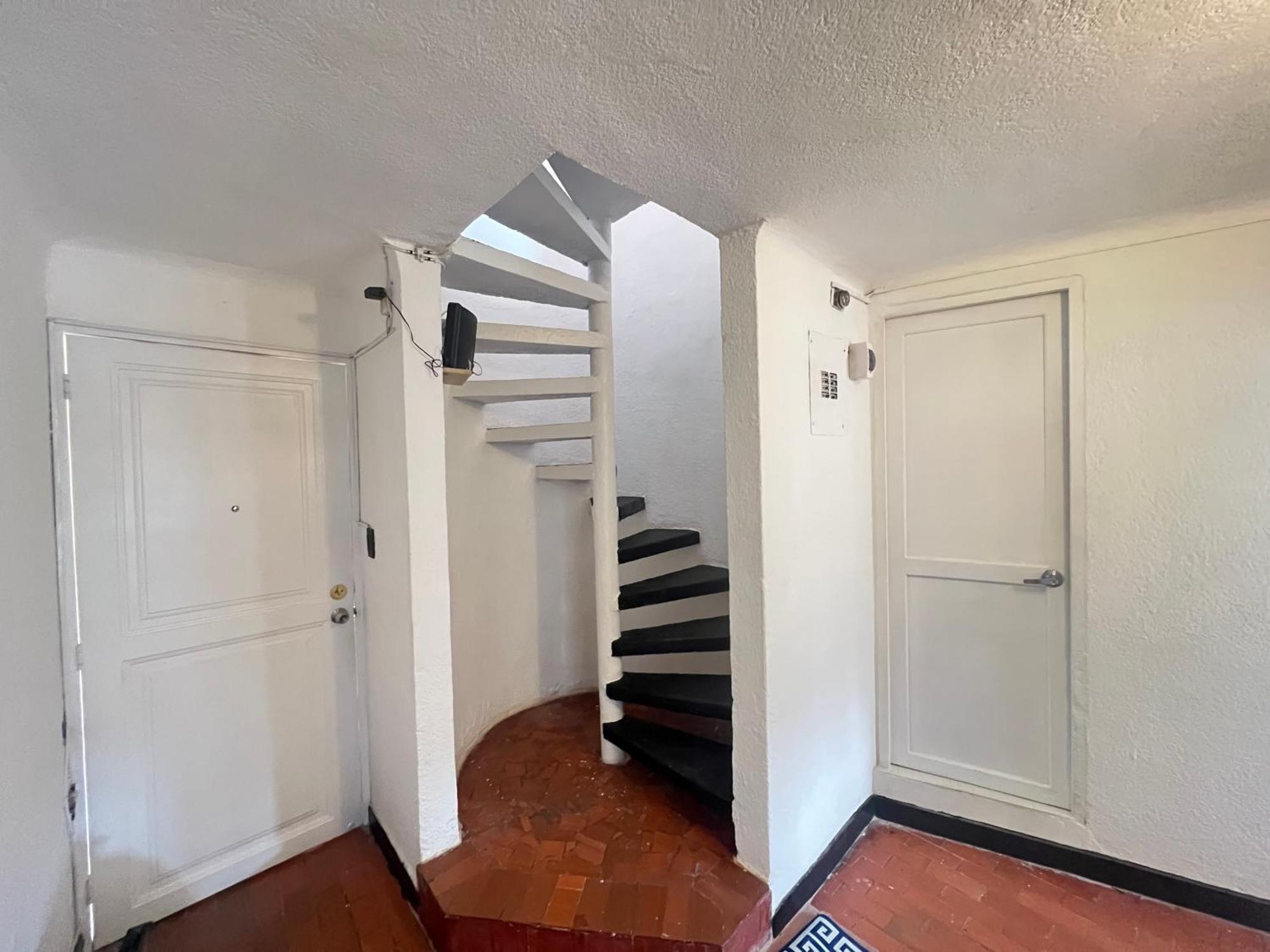 Lovely Duplex With Balcony!
