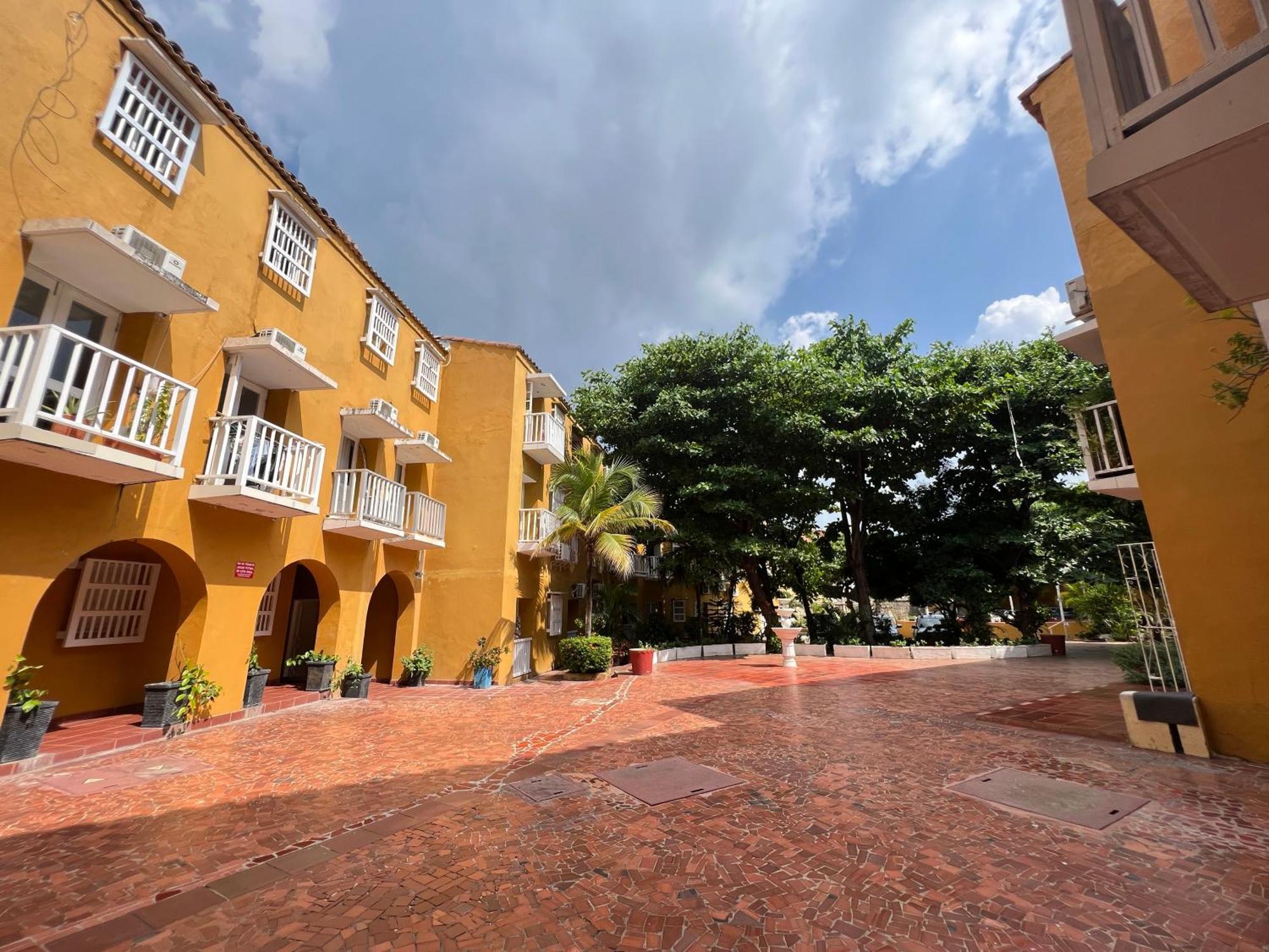 Apartamento Hermoso Duplex En La Ciudad Amurallada! A218