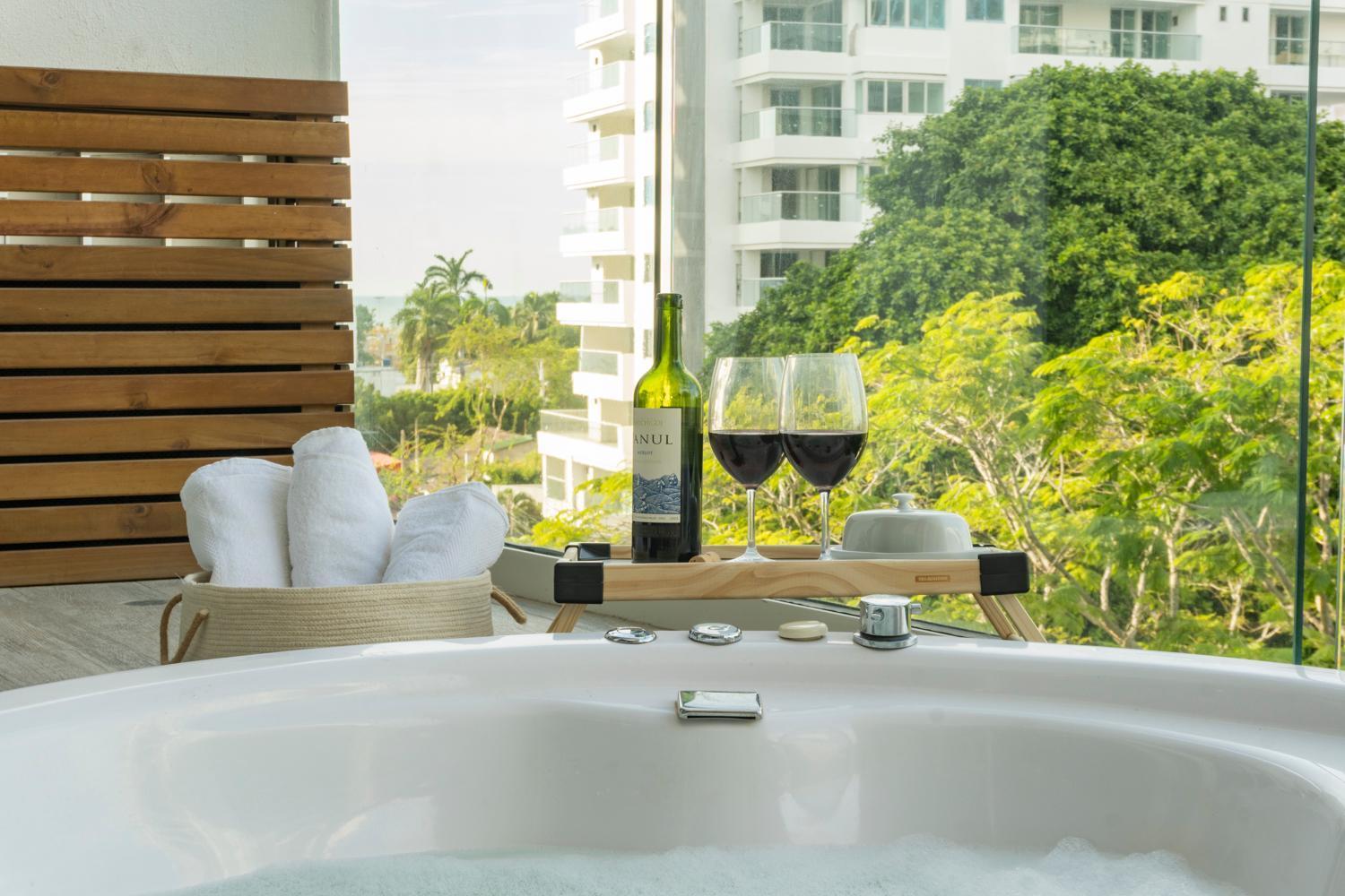 Dominique Cartagena, Beautiful 2 Bedroom Apartment