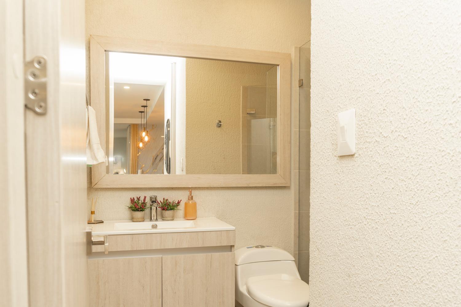 Dominique Cartagena, Beautiful 2 Bedroom * Cartagena
