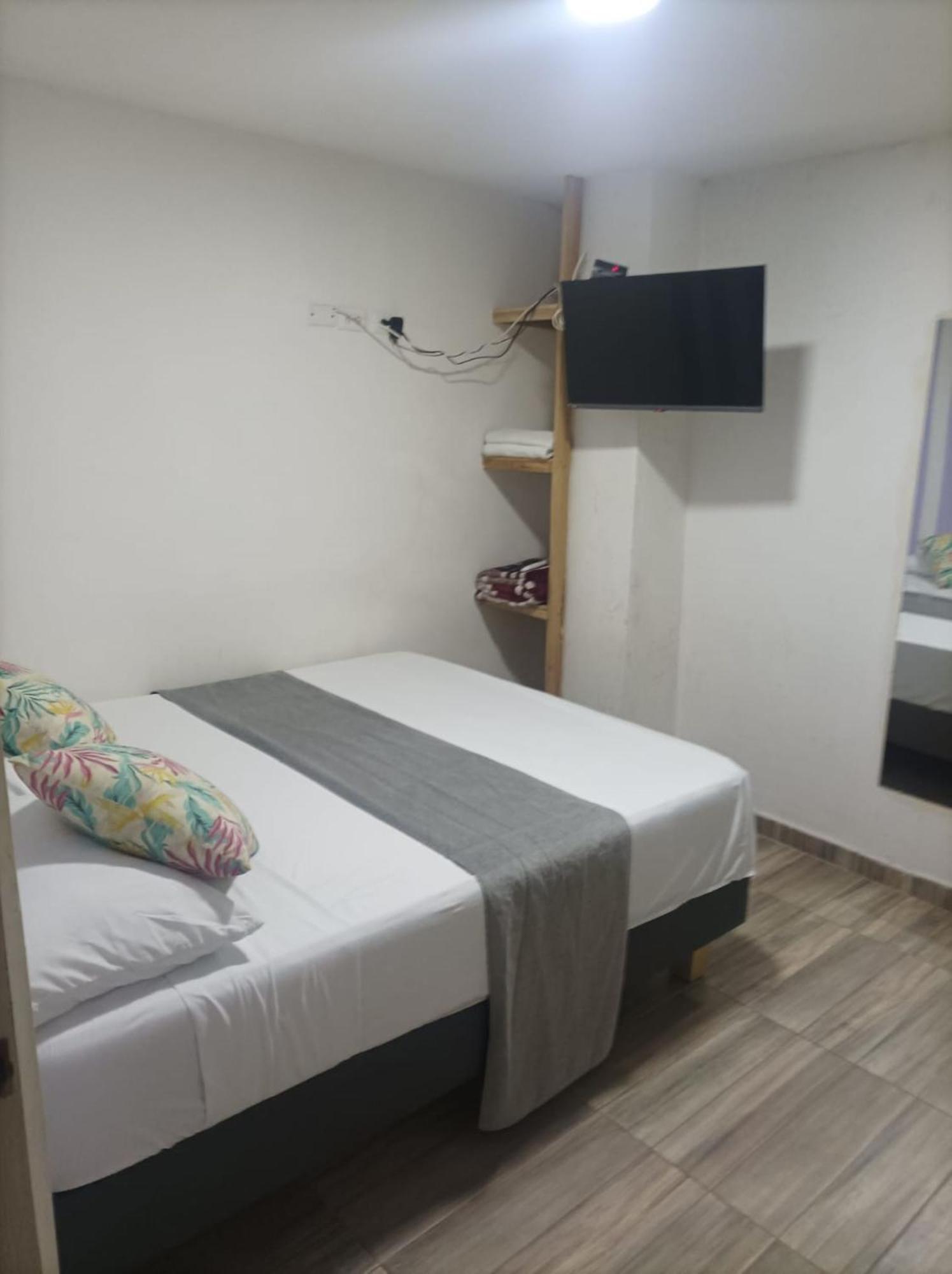 Hostal Catalleya *