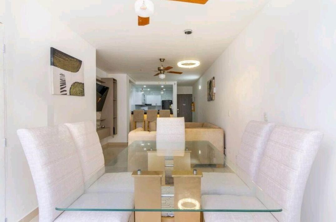 Laguito Neighborhood Marinares