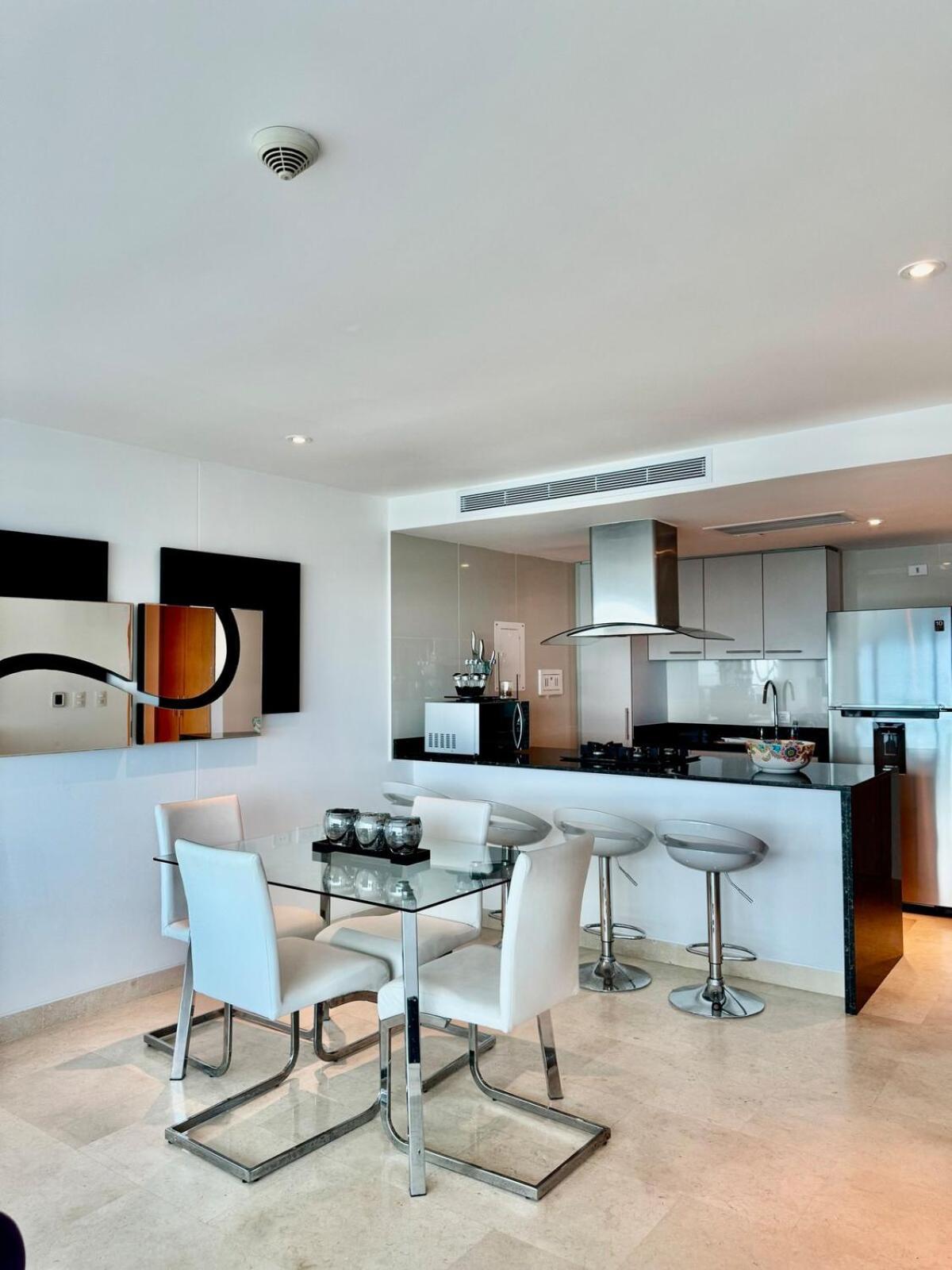Beautiful 2 Bedroom Ocean View In Cartagena