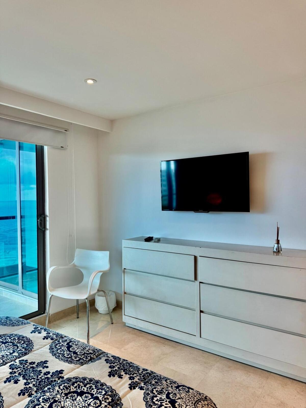 Apartment Beautiful 2 Bedroom Ocean View In *