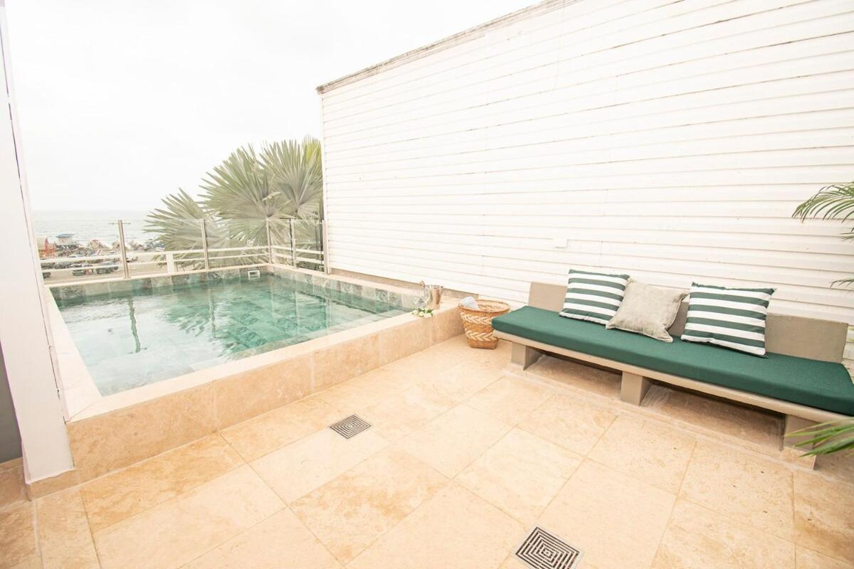 Lux House, Aldaba Selection *