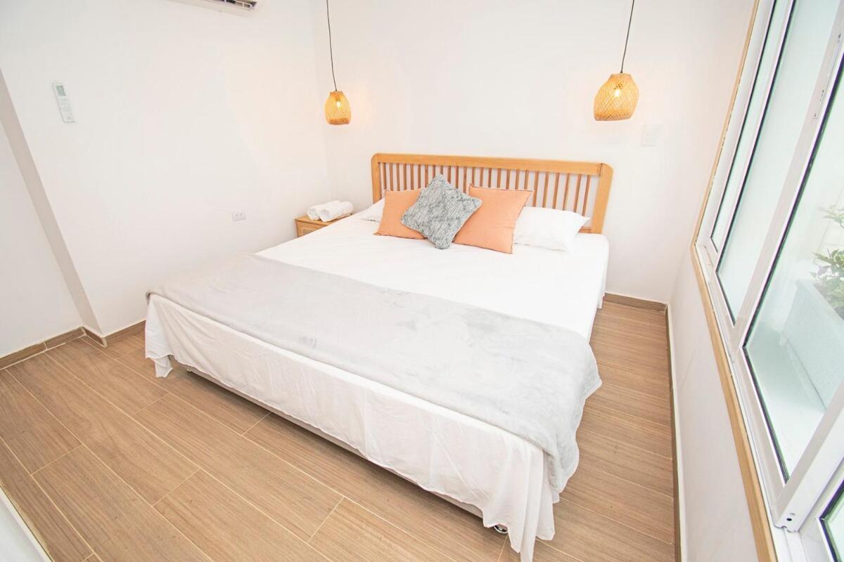 Villa Lux House, Aldaba Selection *