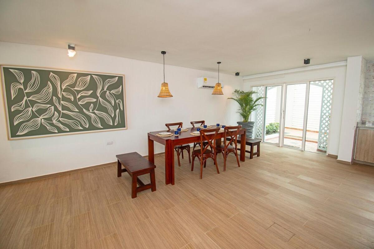 Villa Lux House, Aldaba Selection *