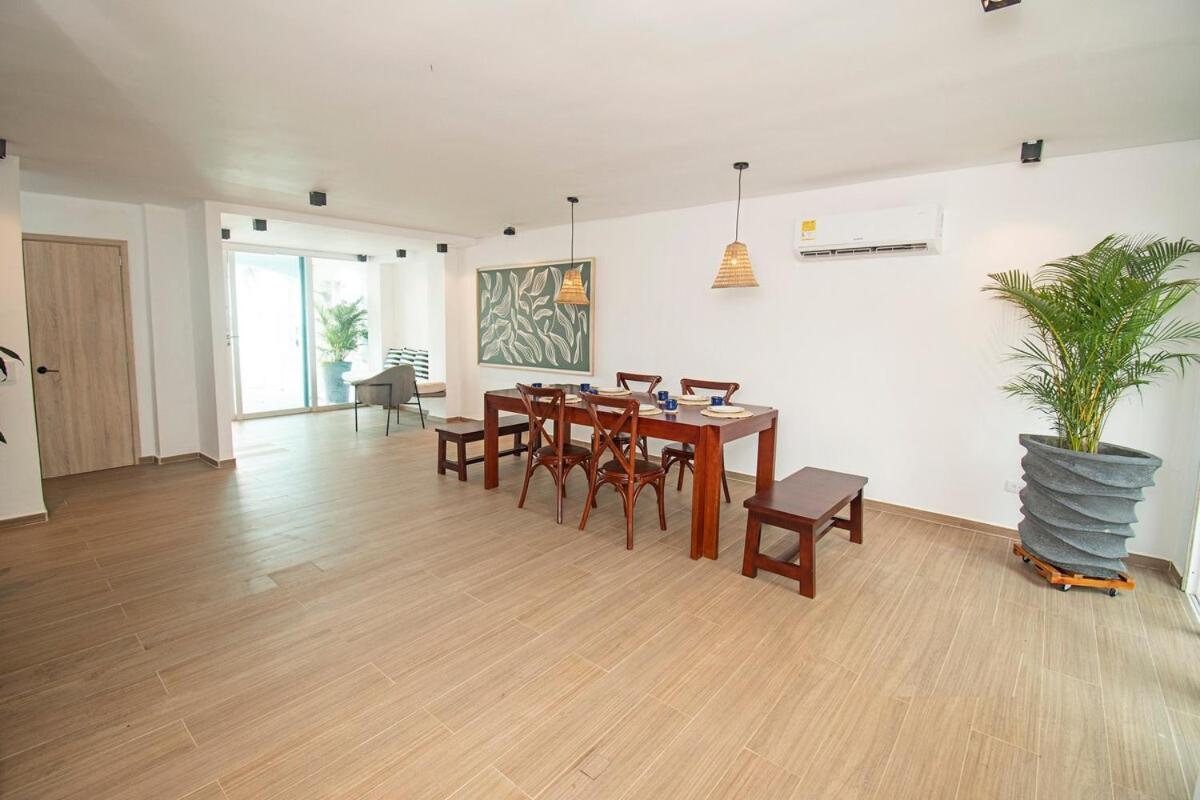 Villa Lux House, Aldaba Selection *