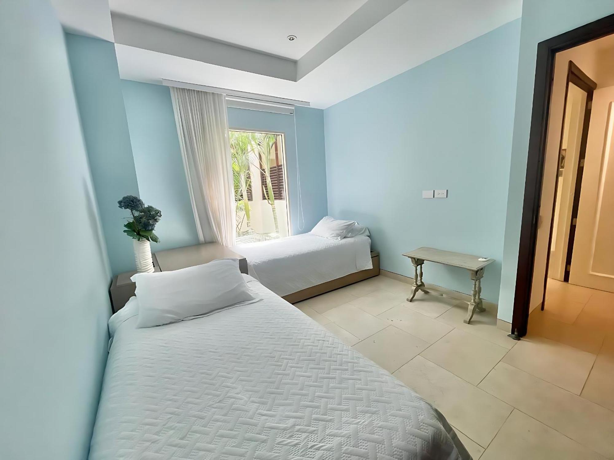 Modern Comfort - Spacious 2br In Walled