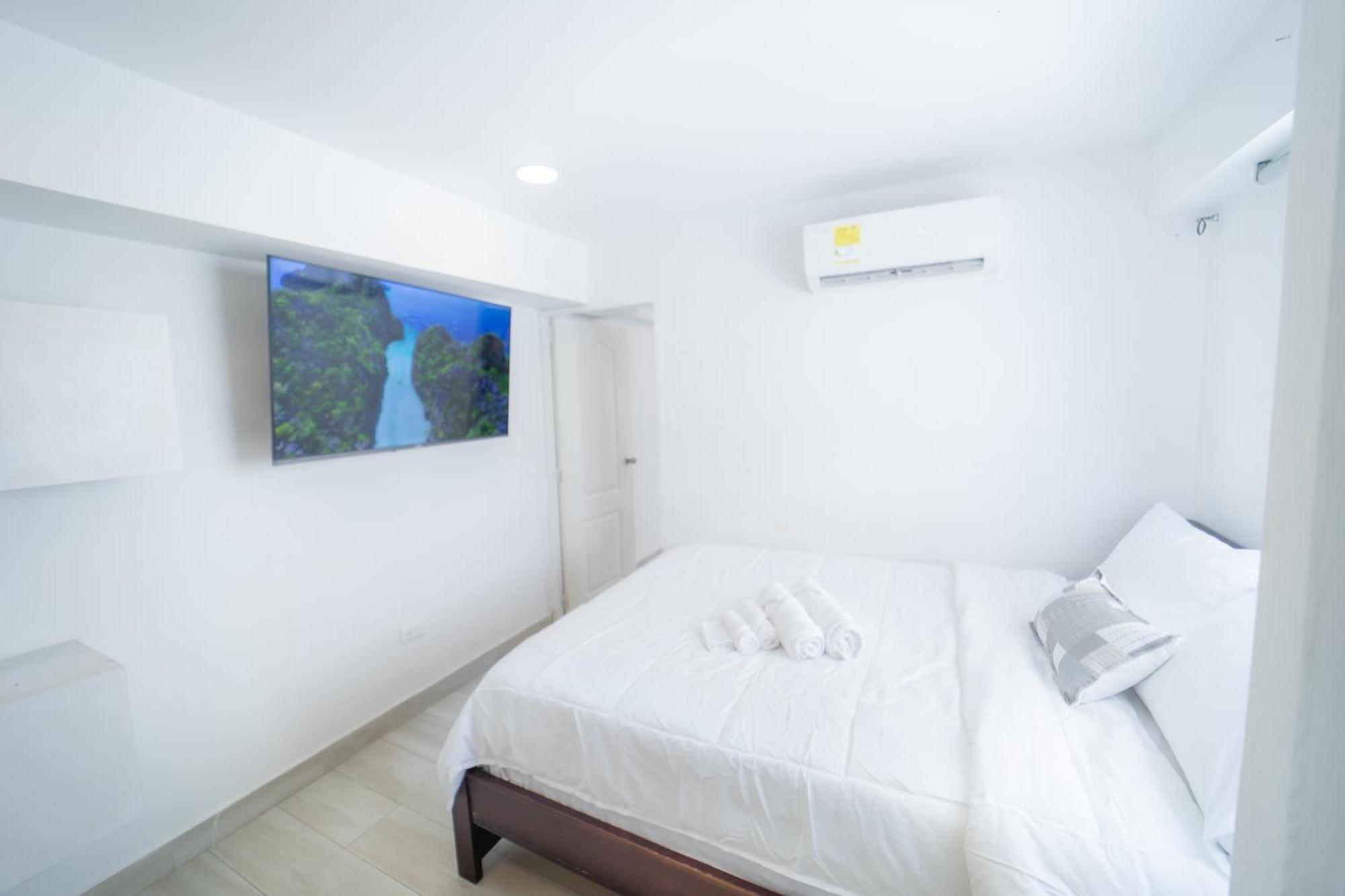 Beach-front With 2 Beds, Aircon & Apartamento Cartagena