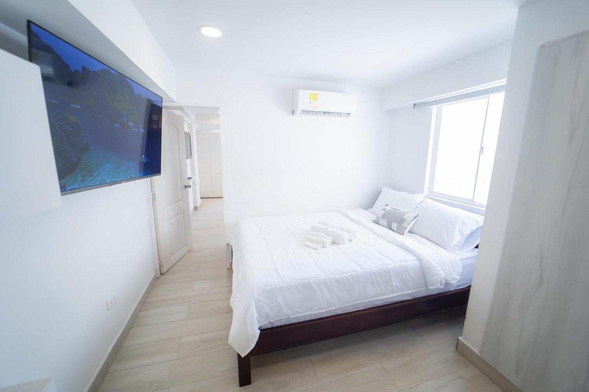 Beach-front With 2 Beds, Aircon & Apartamento