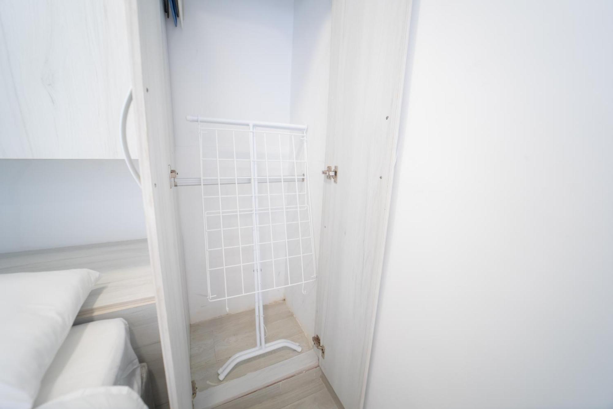 Beach-front With 2 Beds, Aircon & Cartagena