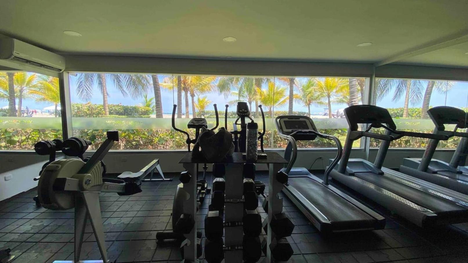 2br Luxury Beachfront With Direct Access Apartment *