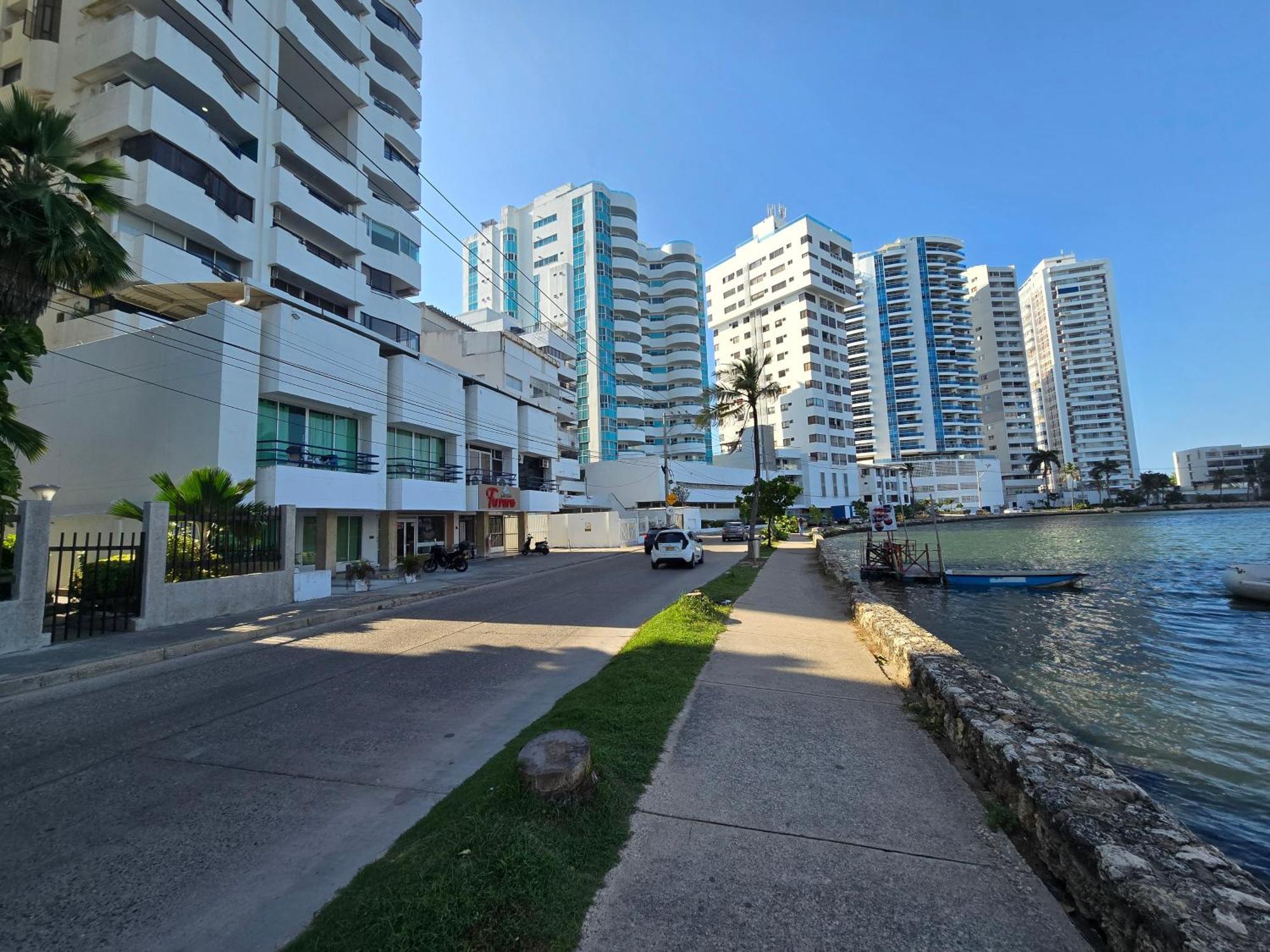 Marina Del Rey Gaitan Apartahotel