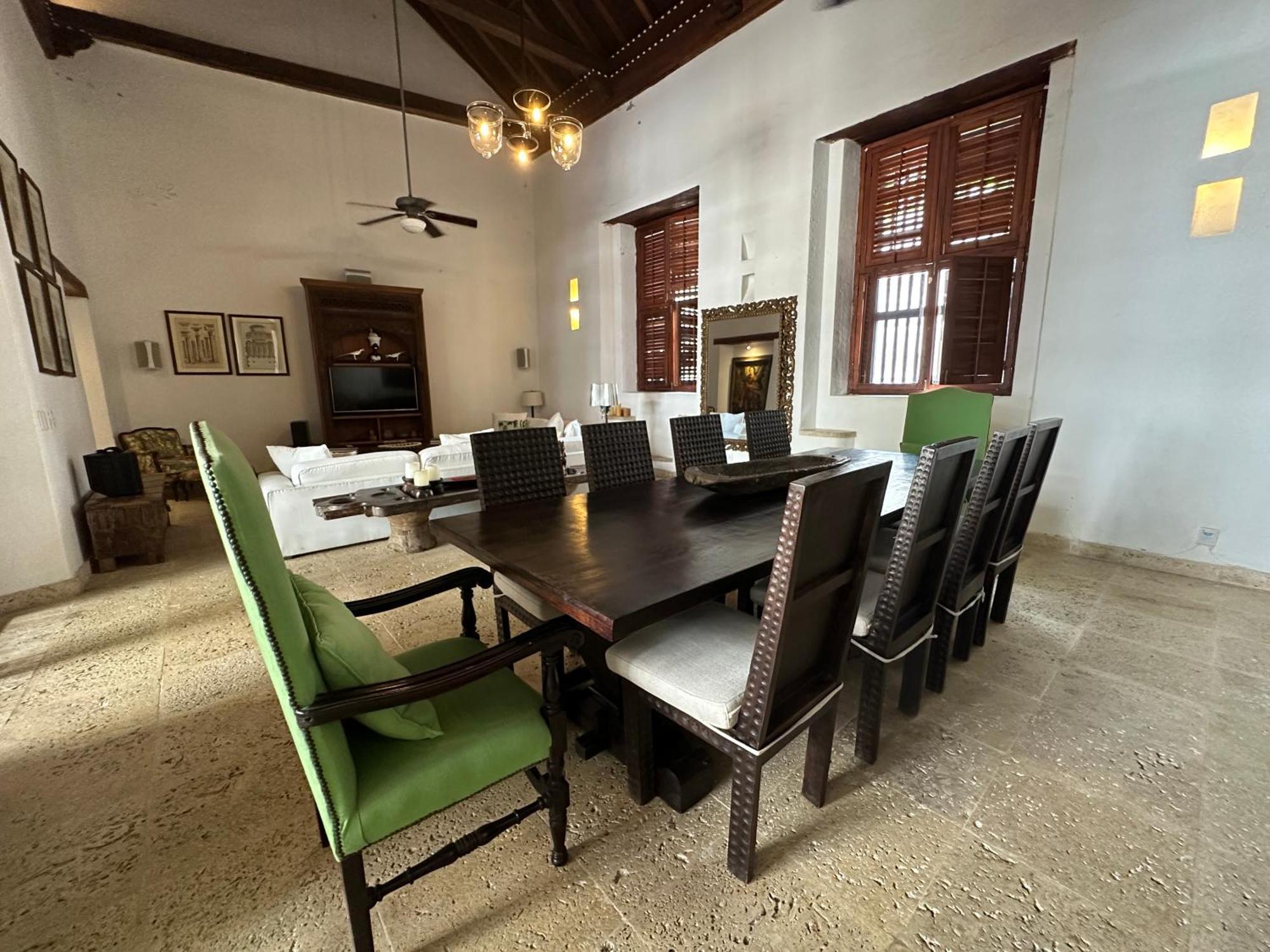 5 Bedroom Inside Of The Walled *