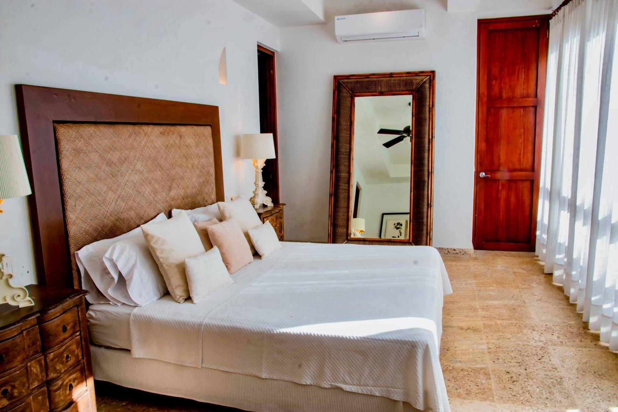 Сasa de vacaciones 5 Bedroom Inside Of The Walled
