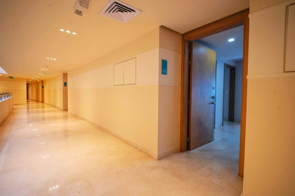Modern Beachfront At Radisson Apartamento *