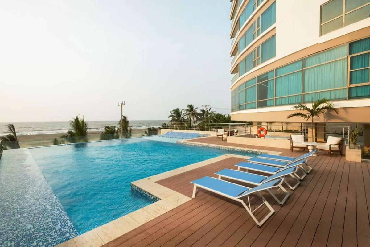 Modern Beachfront At Radisson Apartamento *