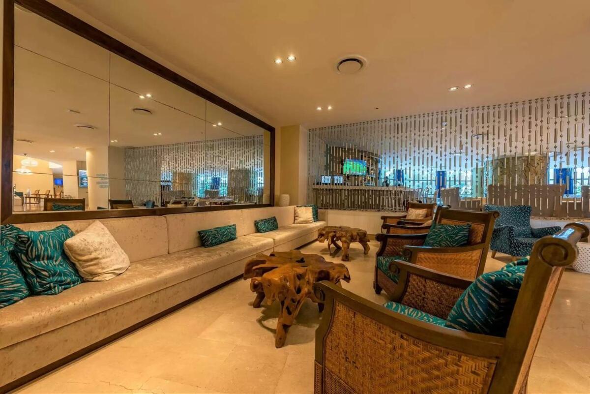 Modern Beachfront At Radisson Apartamento *