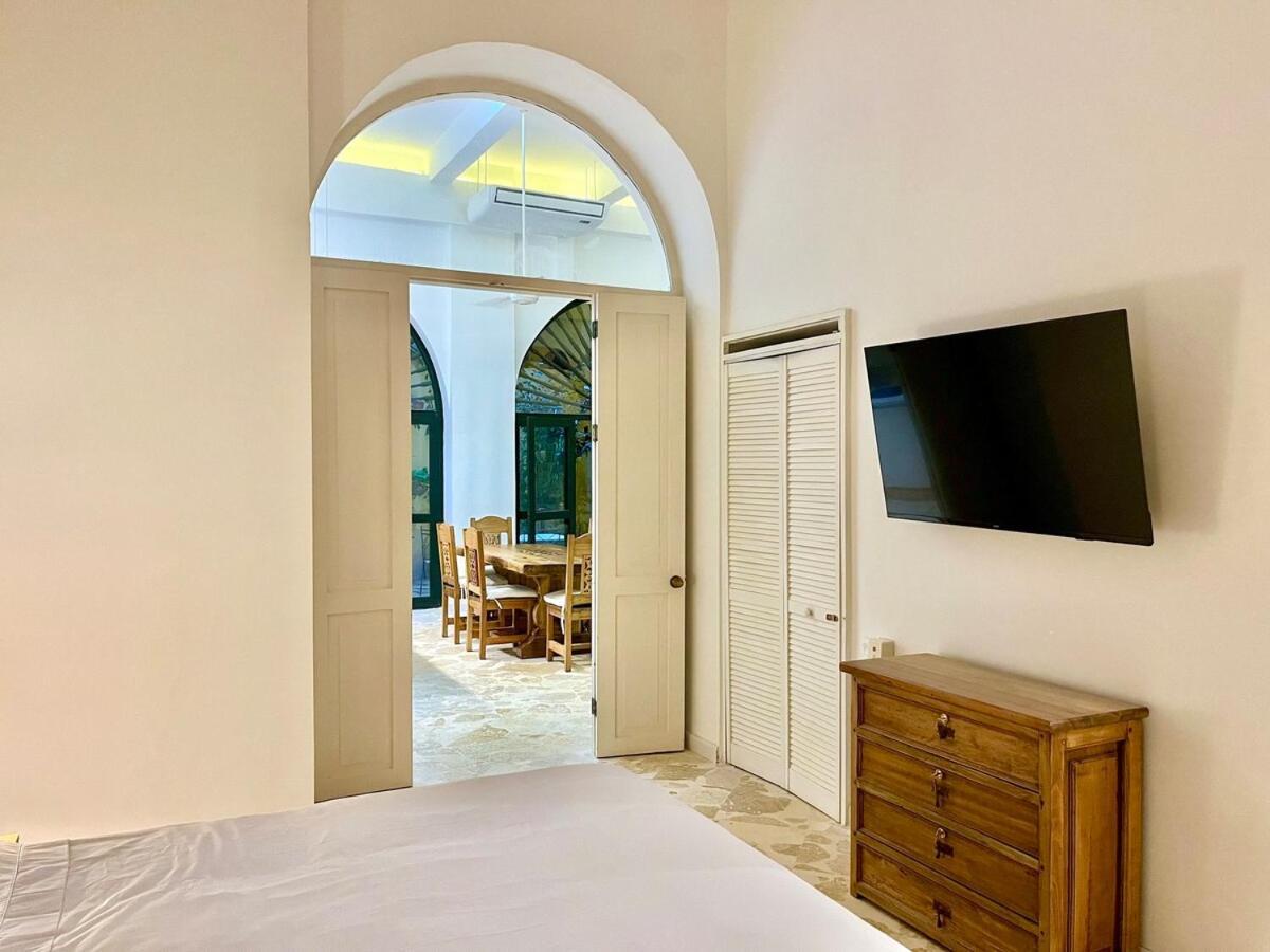 Walled 2 Private Patios, Rooftop With Pool Cartagena