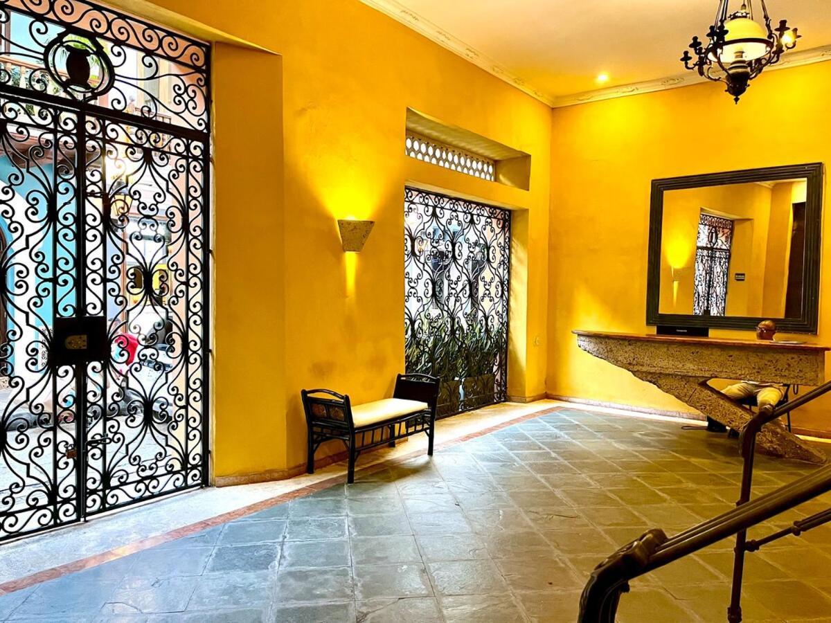 Walled 2 Private Patios, Rooftop With Pool Apartamento Cartagena