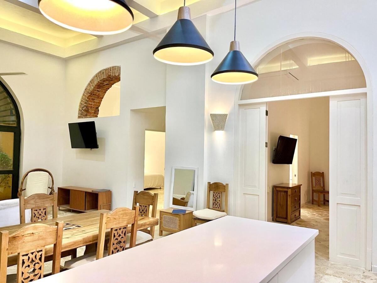 Walled 2 Private Patios, Rooftop With Pool Apartamento Cartagena