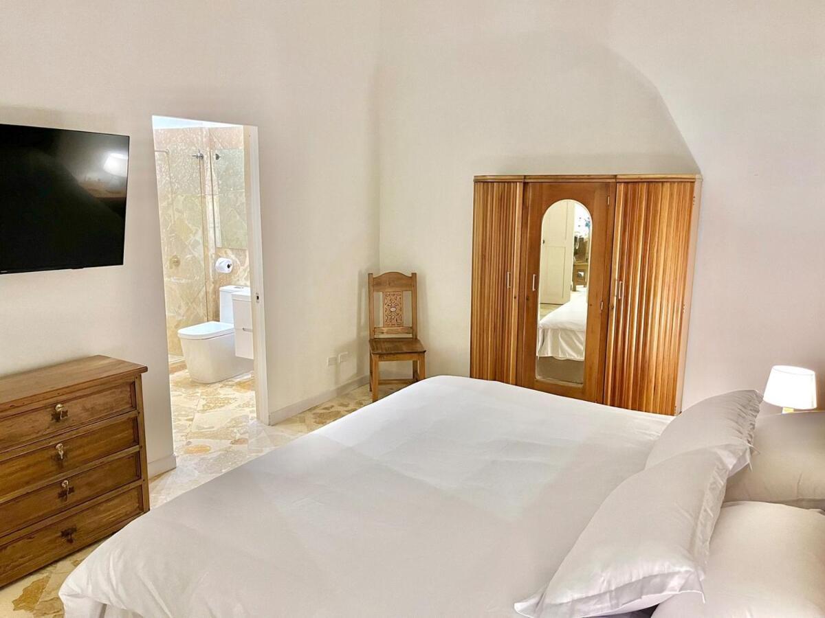 Walled 2 Private Patios, Rooftop With Pool Apartamento Cartagena
