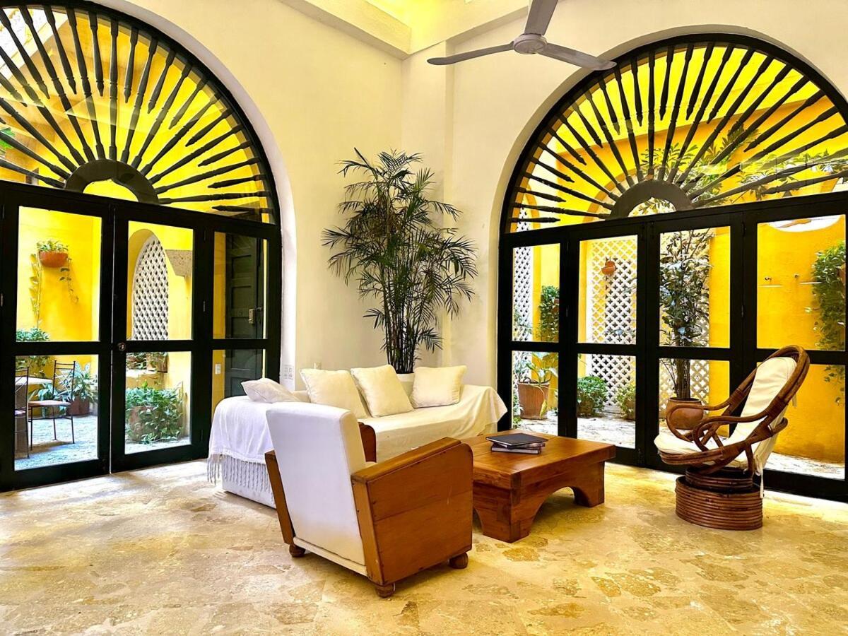 Walled 2 Private Patios, Rooftop With Pool *