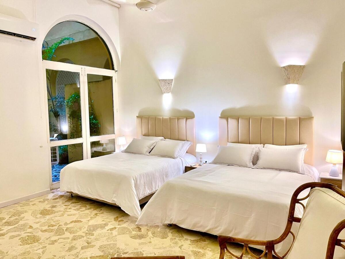 Walled 2 Private Patios, Rooftop With Pool Apartamento Cartagena