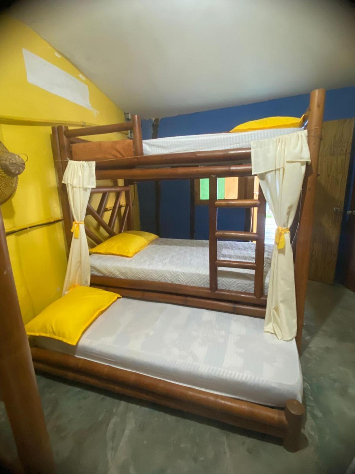 Kristalu Hostel *