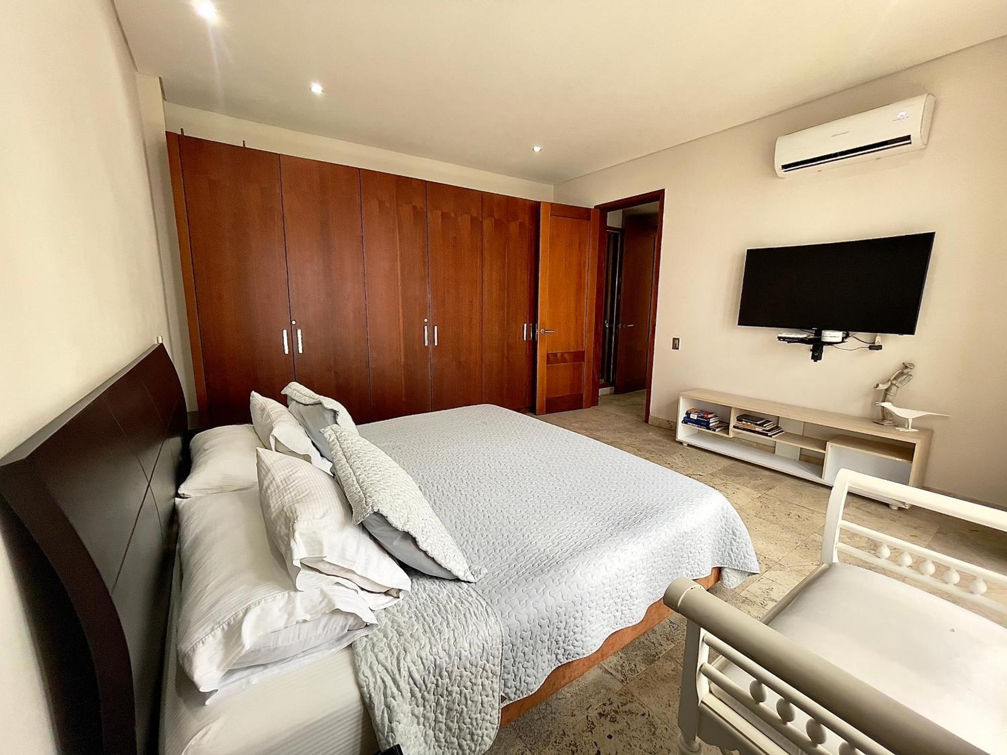 1br Modern In Old In Colonial Building *