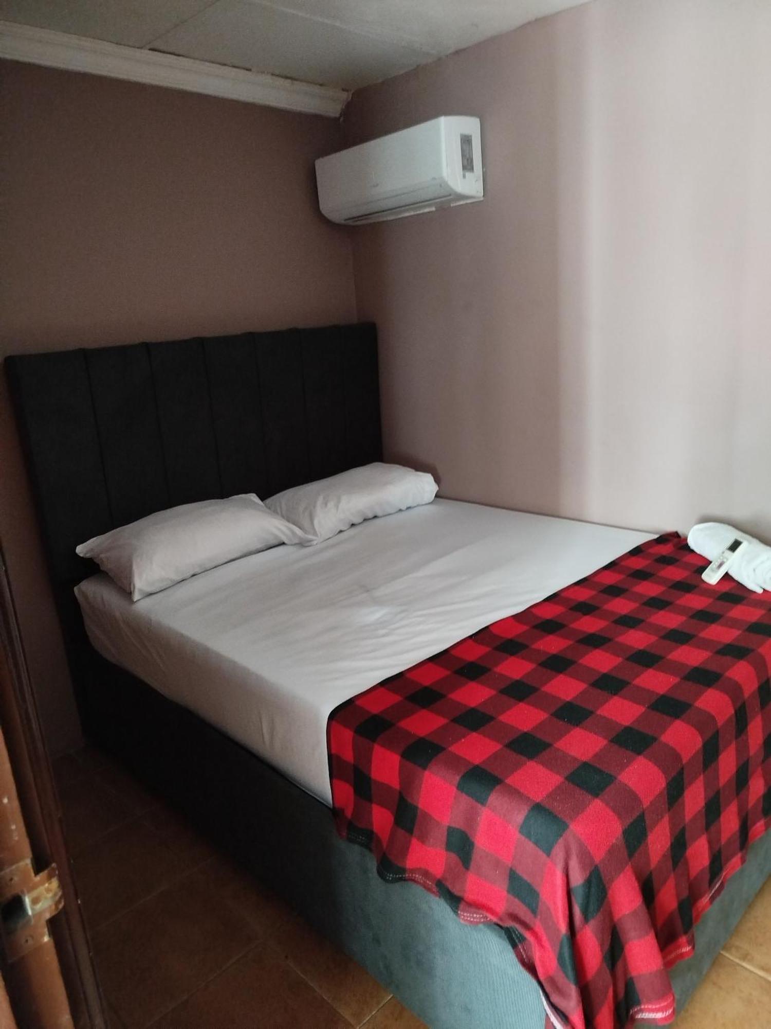 Milan Hotel *
