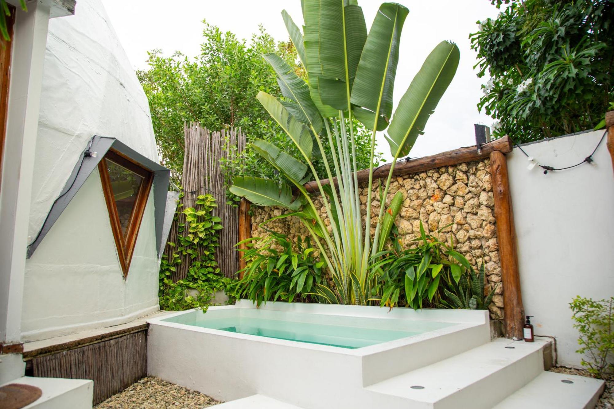 Casa De Playa Kommox Hotel
