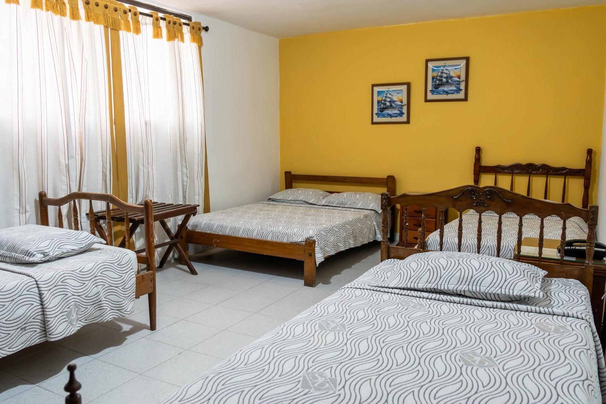 Hotel Veleros 2*