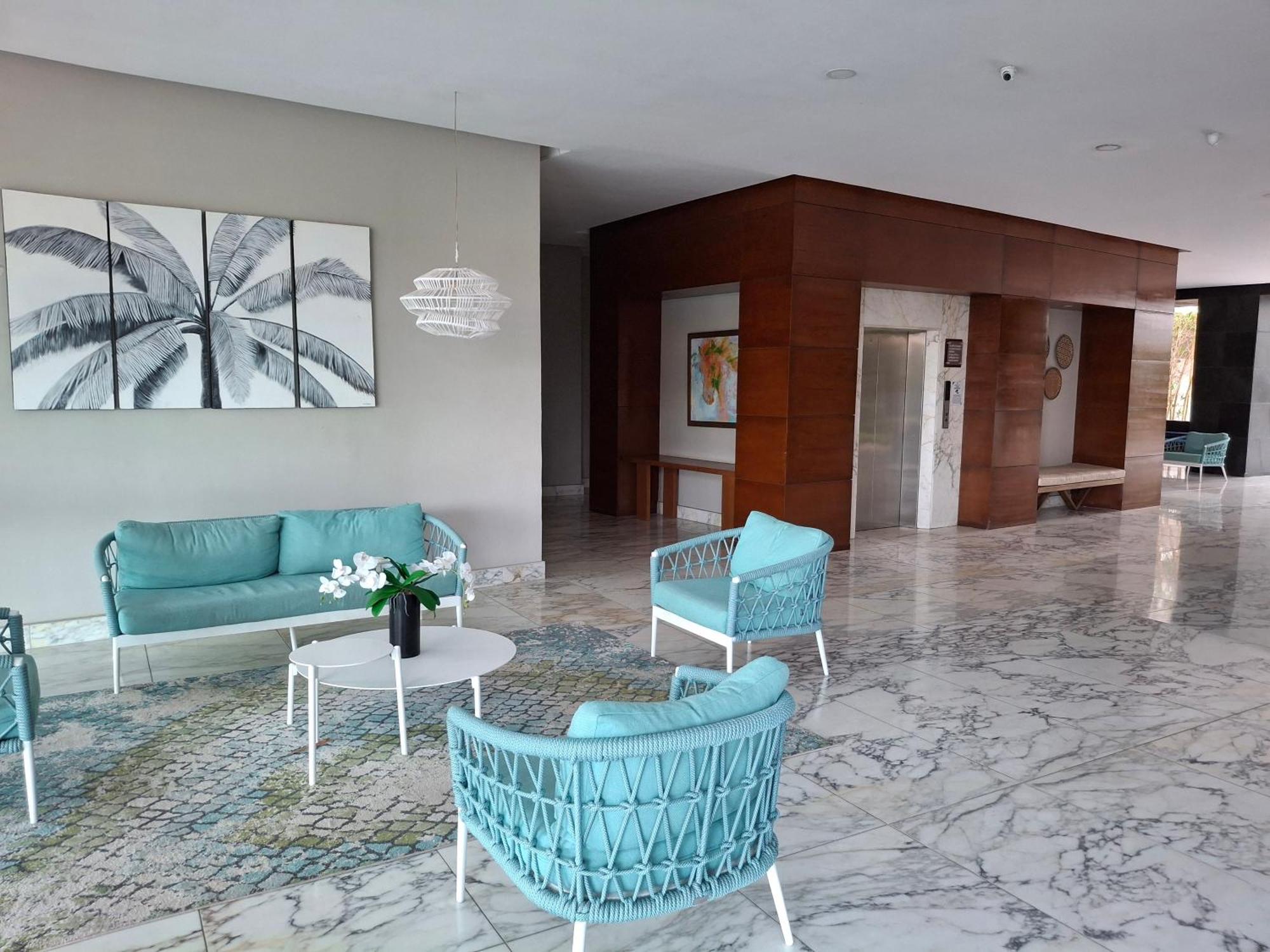 - 1400 Sq. Ft. * Cartagena