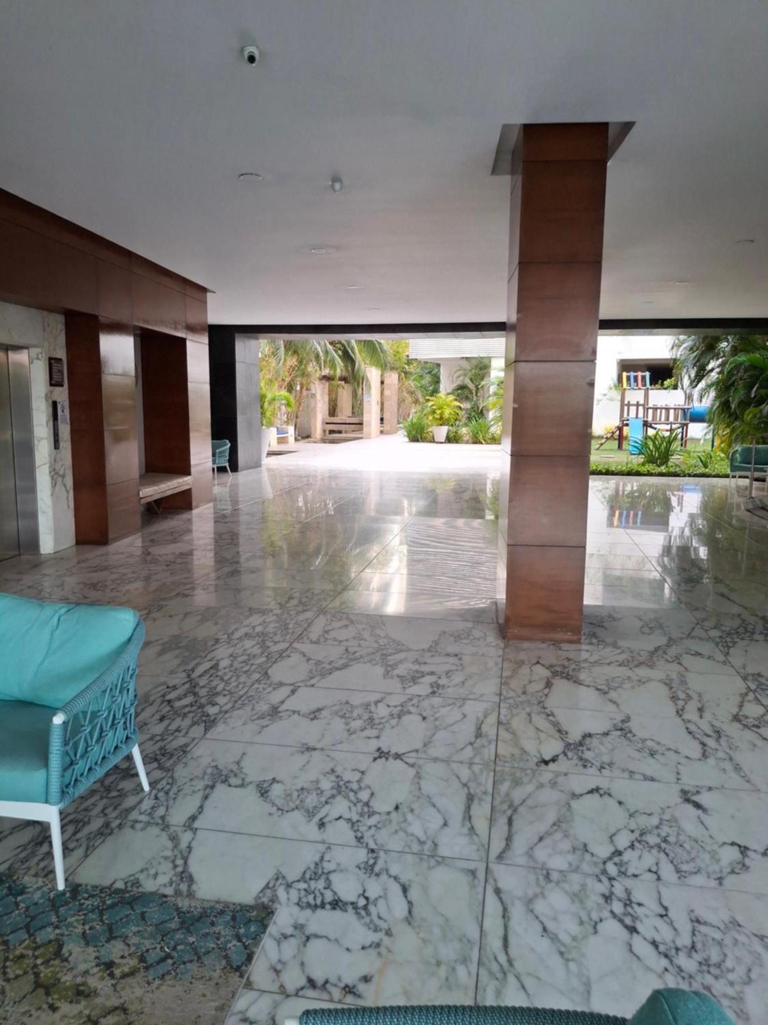 - 1400 Sq. Ft.