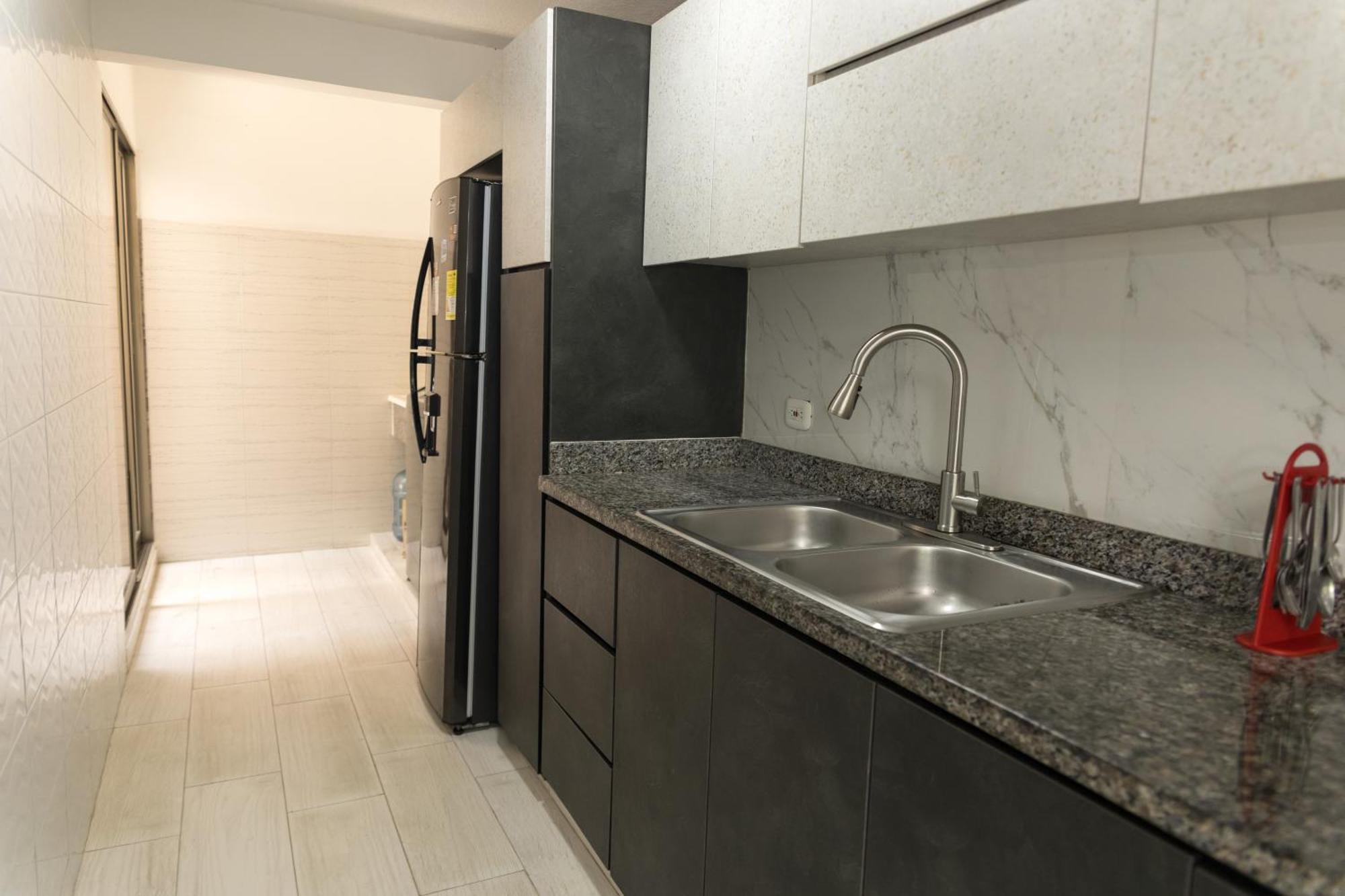 En Cerca Al Aeropuerto Y Playa Apartamento
