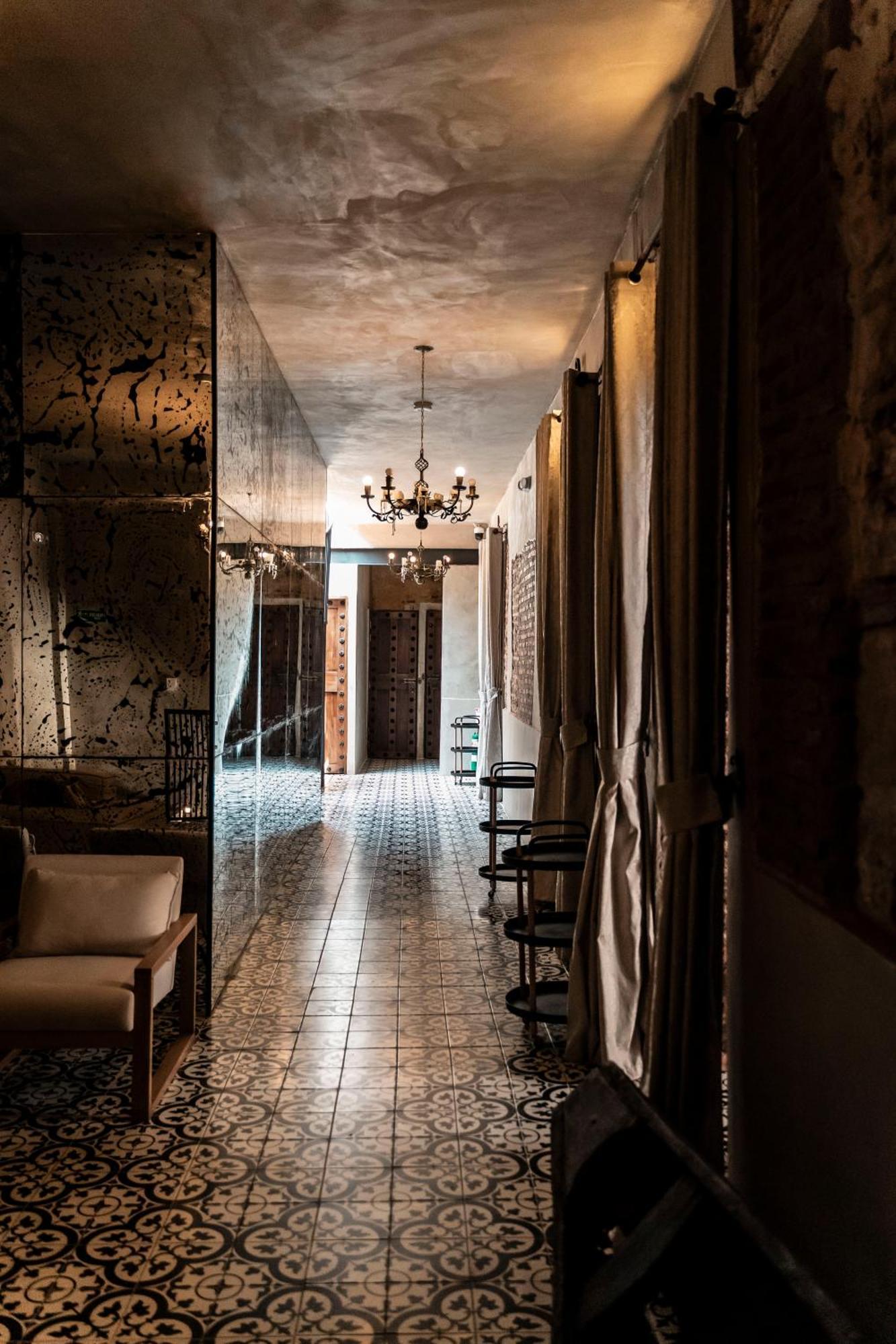 Alta Hotel