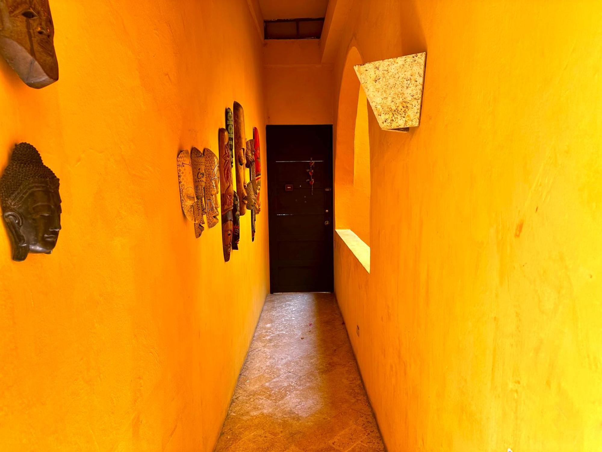 By Calamari Homes - El Porvenir 306 Walled Apartment *