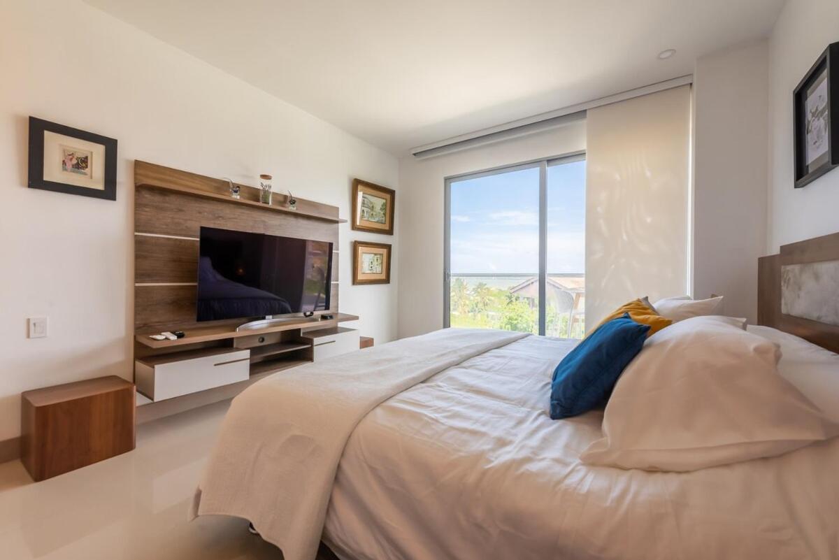 Beachfront Modern One-bedroom With Pool, Parking