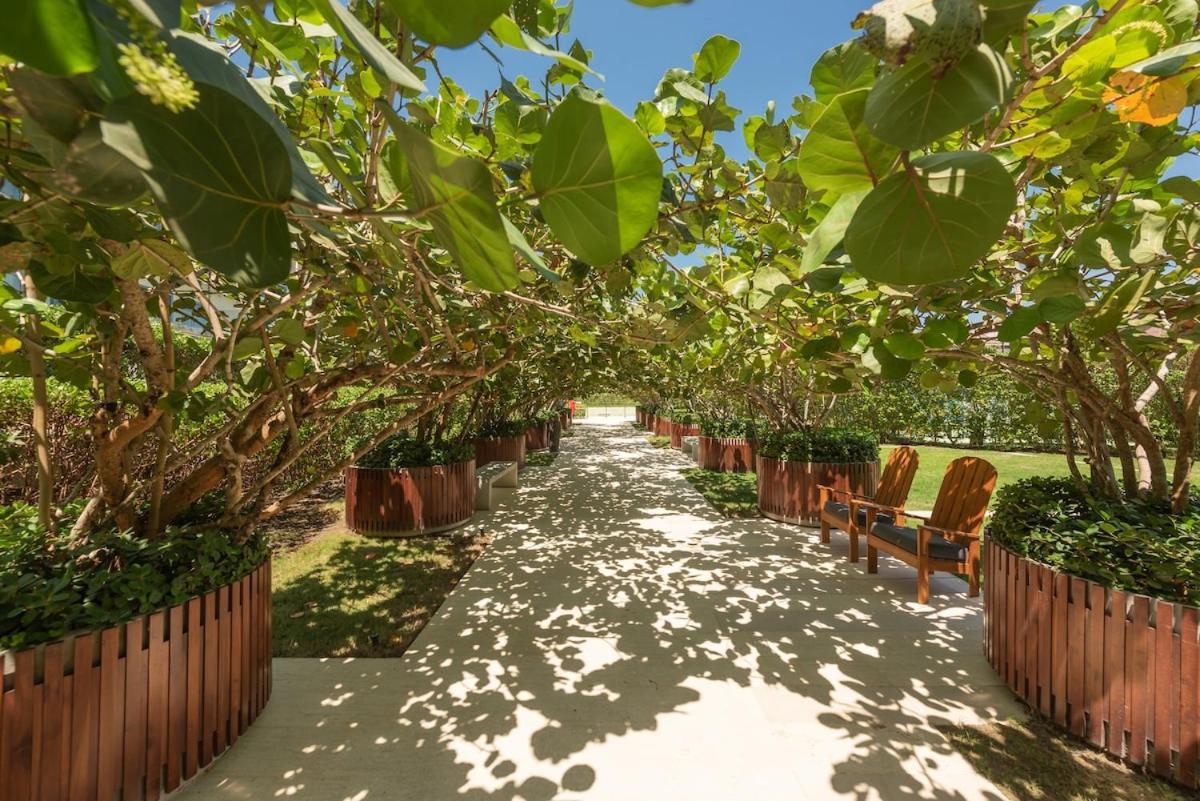 Beachfront Modern One-bedroom With Pool, Parking