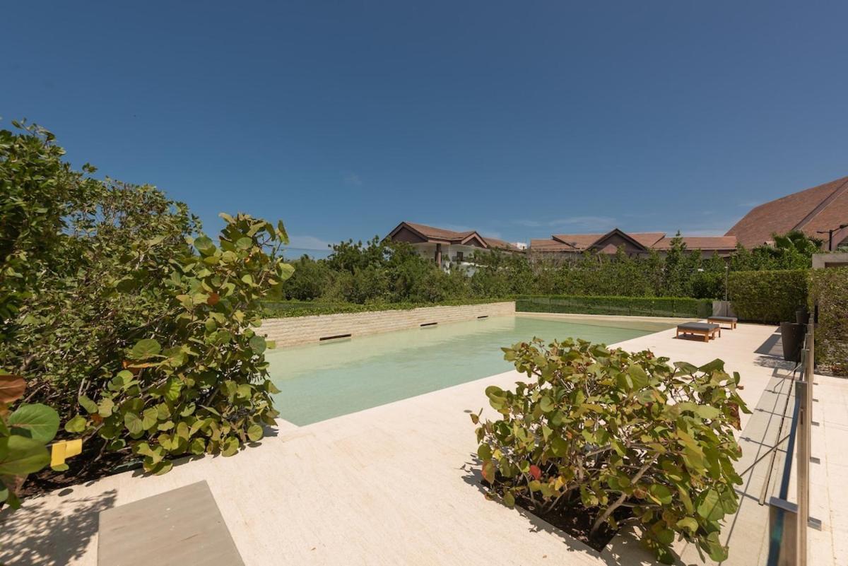 Beachfront Modern One-bedroom With Pool, Parking Apartamento Cartagena