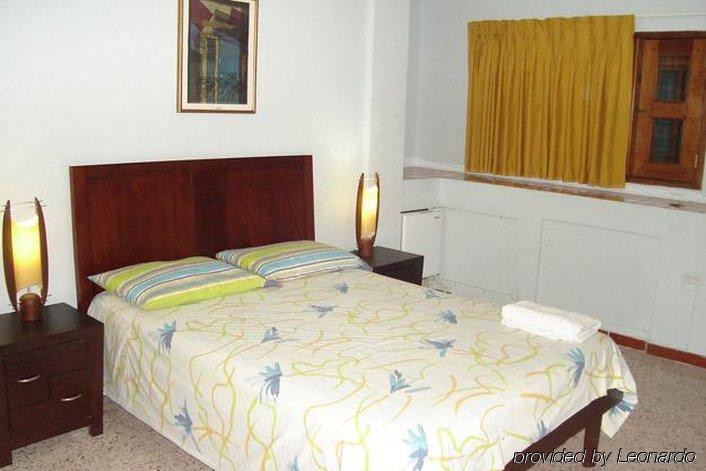Tom Apartahotel